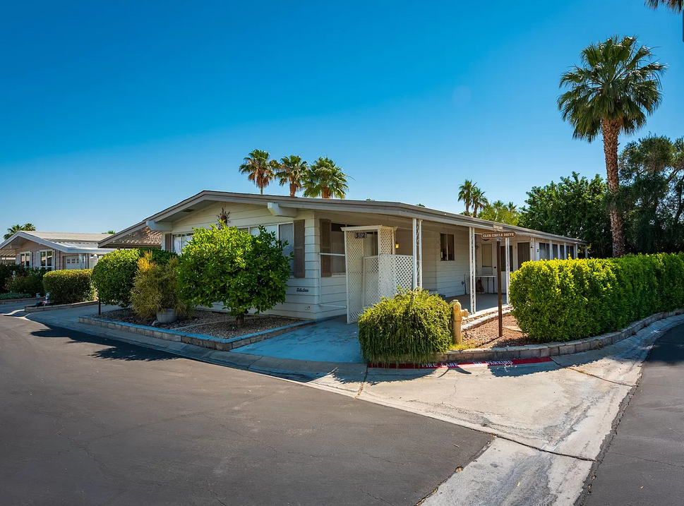 382 Club Circle Dr, Palm Springs, CA 92264