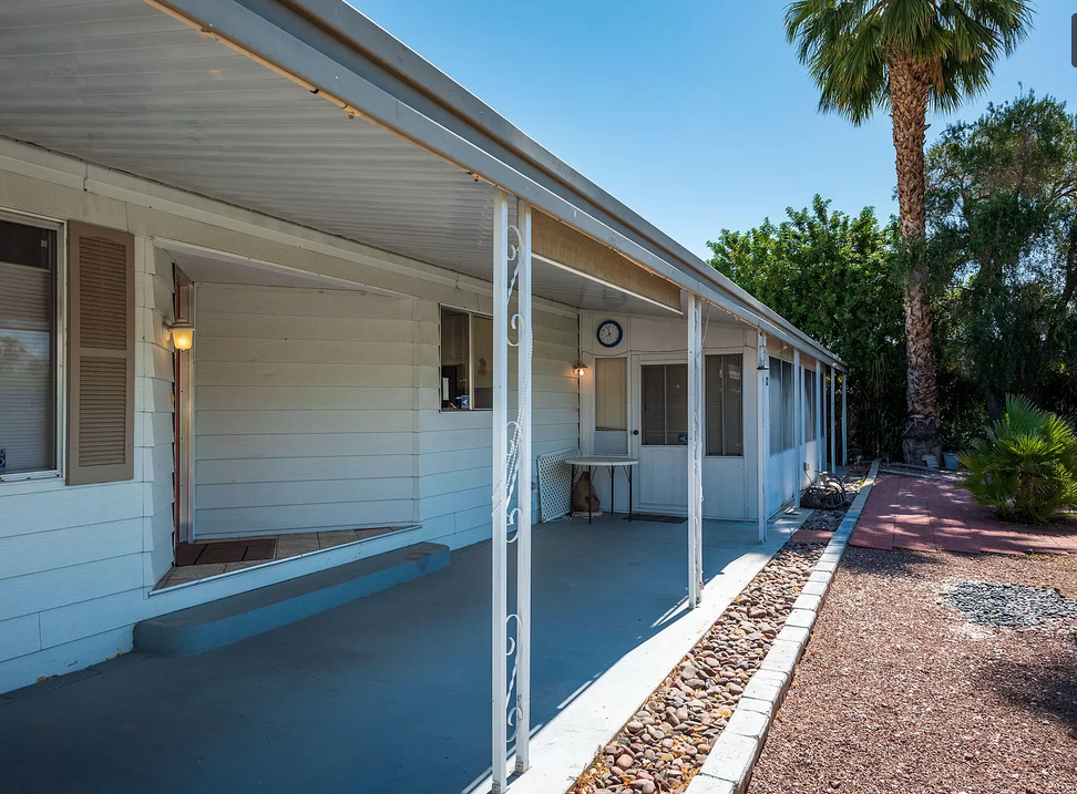 382 Club Circle Dr, Palm Springs, CA 92264