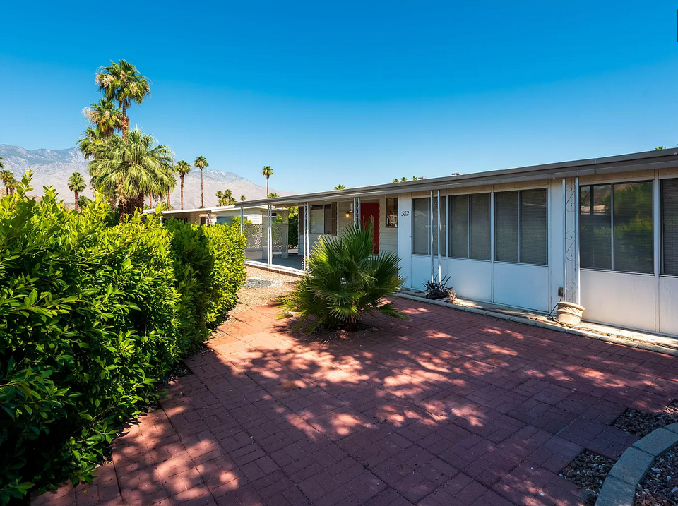 382 Club Circle Dr, Palm Springs, CA 92264